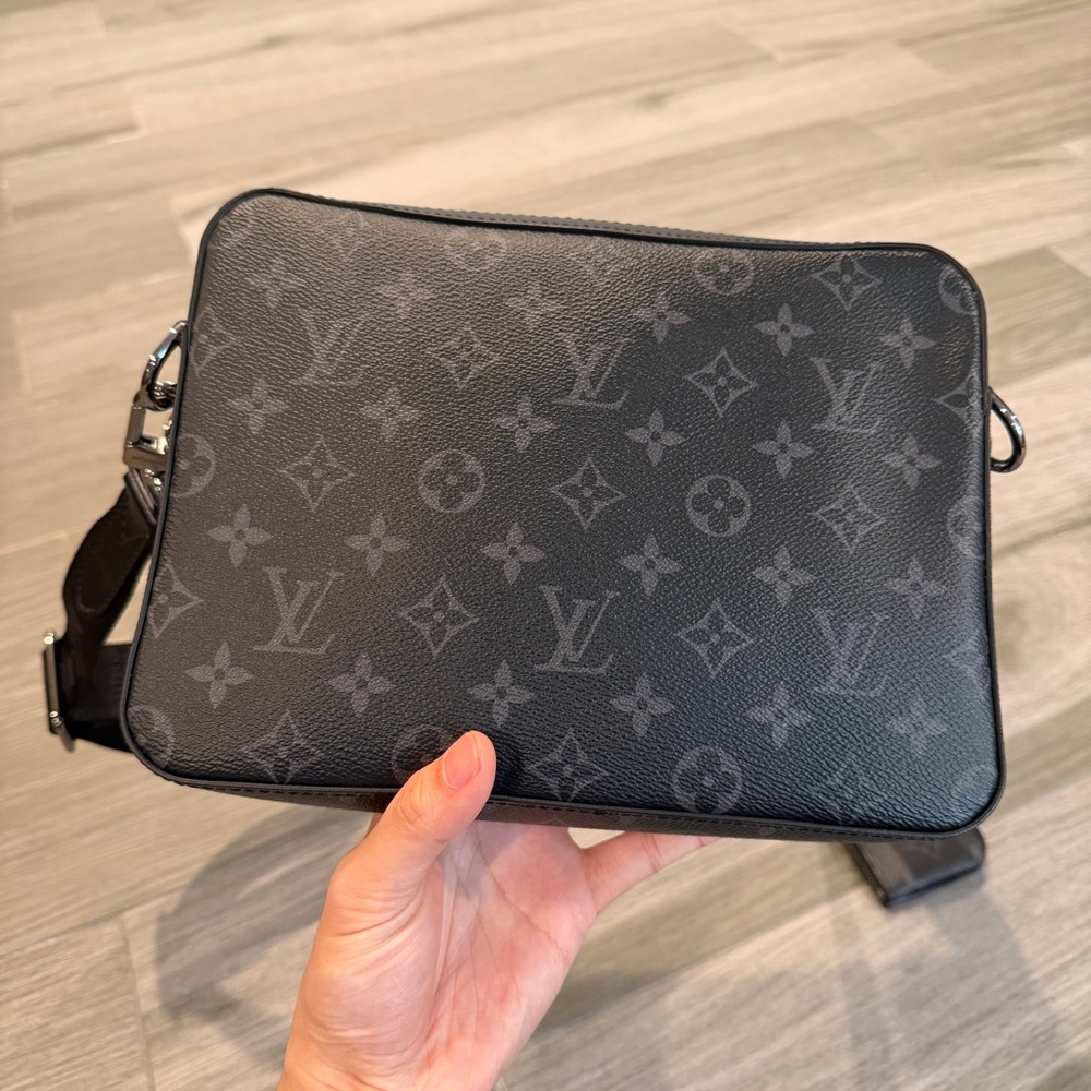 Louis Vuitton Trio Messenger Monogram Black Eclipse Bag LV M69443 - Picture 3 of 16
